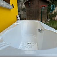 Vasca da bagno modello incontro