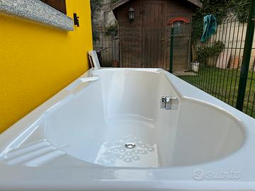 Vasca da bagno modello incontro