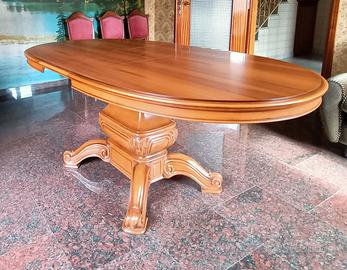 Tavolo in legno da salotto o sala da pranzo.