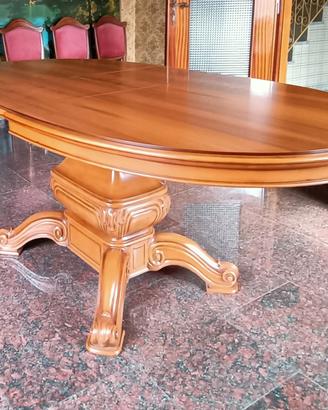 Tavolo in legno da salotto o sala da pranzo.