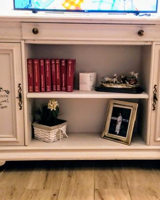 Credenza in stile Shabby