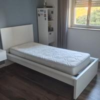 Letto singolo bianco moderno con rete