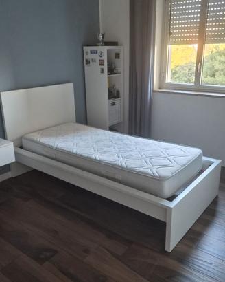 Letto singolo bianco moderno con rete