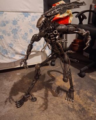Scultura in metallo Alien Regina Madre