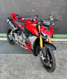 Ducati Streetfighter V2 S
