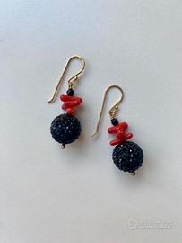 Orecchini di Corallo e Cristalli Neri