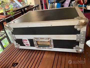 Flight case Dj per controller 2/4 canali e pc.