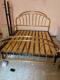 Letto e rete con doghe