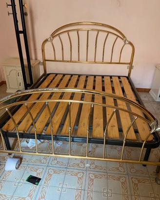 Letto e rete con doghe