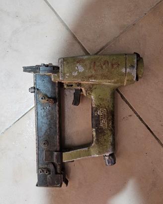 chiodatrice pneumatica Omer