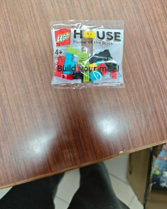 5no. Lego 40296 - LEGO House build your meal