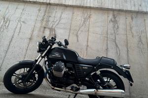 Moto Guzzi V7 Stone 2014