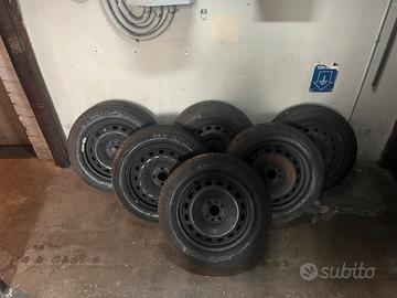 Cerchi in ferro R15 con gomme 175/65 R15 michelin