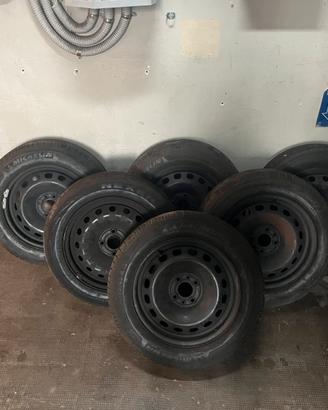 Cerchi in ferro R15 con gomme 175/65 R15 michelin