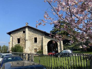 Villa a Desenzano del Garda, 9 locali