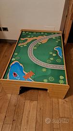 Tavolo gioco per bambini in legno con piano revers