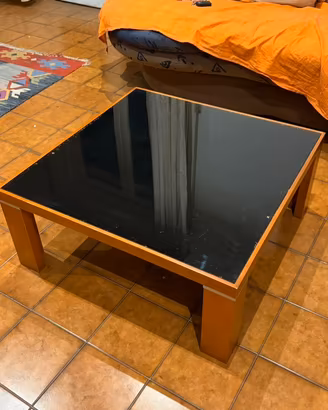Tavolino da salotto in legno e vetro
