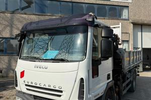 Autocarro IVECO EUROCARGO 100E18 DUE ASSI CON GRU