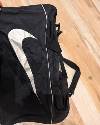 Borsone Nike per sport mai usata