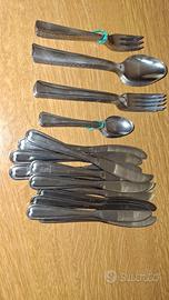Set di 12 posate in acciaio