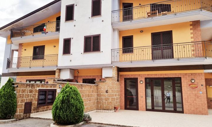 Trilocale con box auto