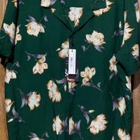 Camicia hawaiana con fiori