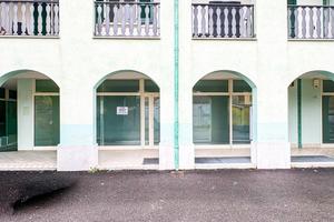 NEGOZIO A AZZANO MELLA