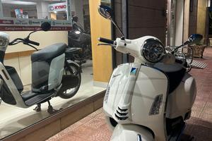 Piaggio Vespa GTS 300 S 2024