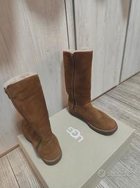 stok 2 giubotti  tgl s un paio di hugg n35/6 €90