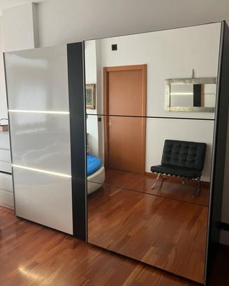 Armadio specchio 2 ante LED – Trasloco