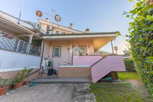 PORZIONE DI BIFAMILIARE A ROMA