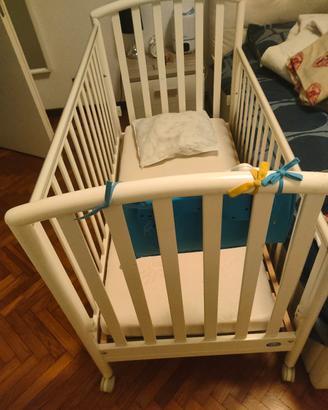 lettino pali compreso di materasso come nuovo