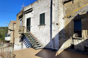 CASA INDIPENDENTE A CERVINO