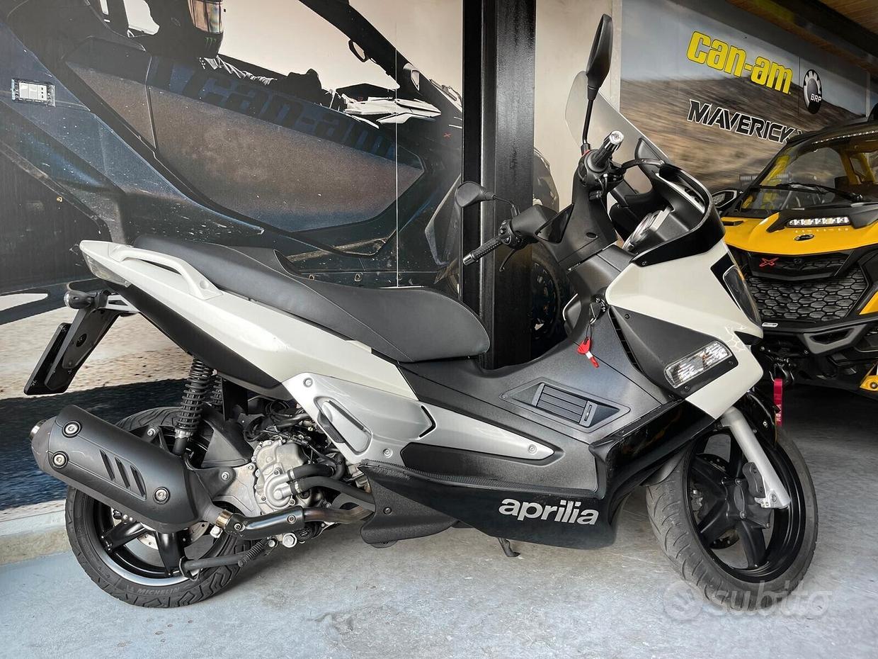 Maxi Scooter Aprilia Sr Max 300 Peso Aprilia SR Max 300 Usata In - Main Image