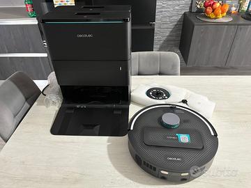 Robot aspirapolvere e lavapavimenti