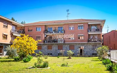 TROLOCALE CON BOX AUTO E CANTINA