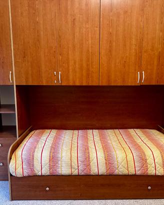 Cameretta a ponte in legno con letto trasformabile