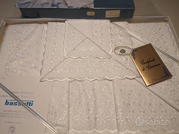 Corredo matrimoniale ricamato elegante Bassetti