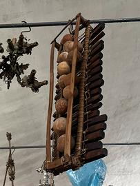 Antico strumento musicale etnico