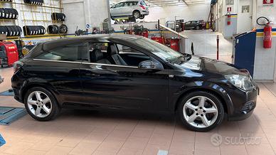 opel astra gtc 1.9 cdti 120cv-Cambio da sostituire