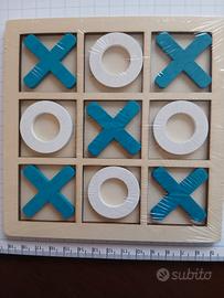 Gioco tris in legno, sigillato. Nuovo.