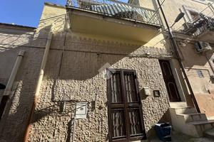 2 LOCALI A CANOSA DI PUGLIA