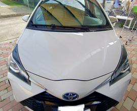 Toyota yaris hybrid 1500 benzina/elettrica