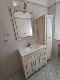 Mobiletto bagno con lavabo, colonna e specchio con