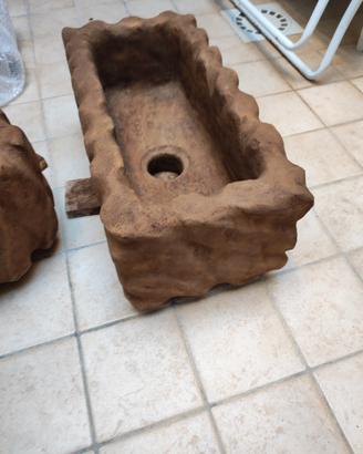 Pila in pietra locale della Puglia 