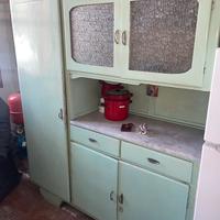 Credenza da cucina con piano in marmo