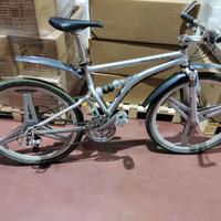 mountain bike a sospensione completa Mercedes-Benz