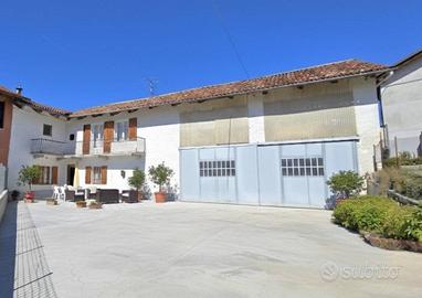 Rustico / Casale di 285 m² con più di 5 locali e b