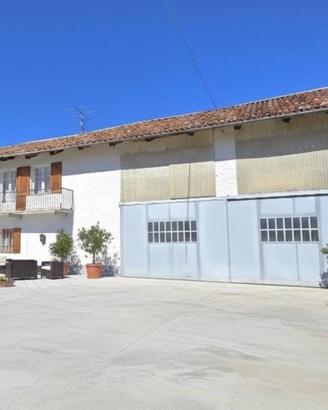 Rustico / Casale di 285 m² con più di 5 locali e b
