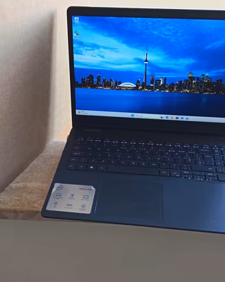 DELL 15,6" FHD 8-Core i5-11th 16GB 256GB QWERTY UK